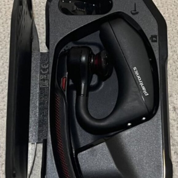 Plantronics Voyager 5200 UC Bluetooth Mobile & PC Headset New - Picture 2 of 4